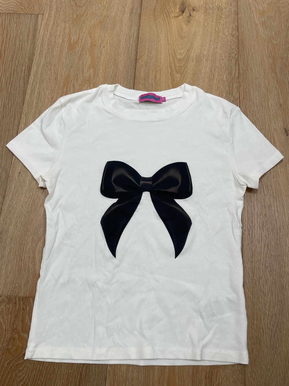 Womens  Edikted White Short Sleeve Tee with Black Bow size large. (X-small)